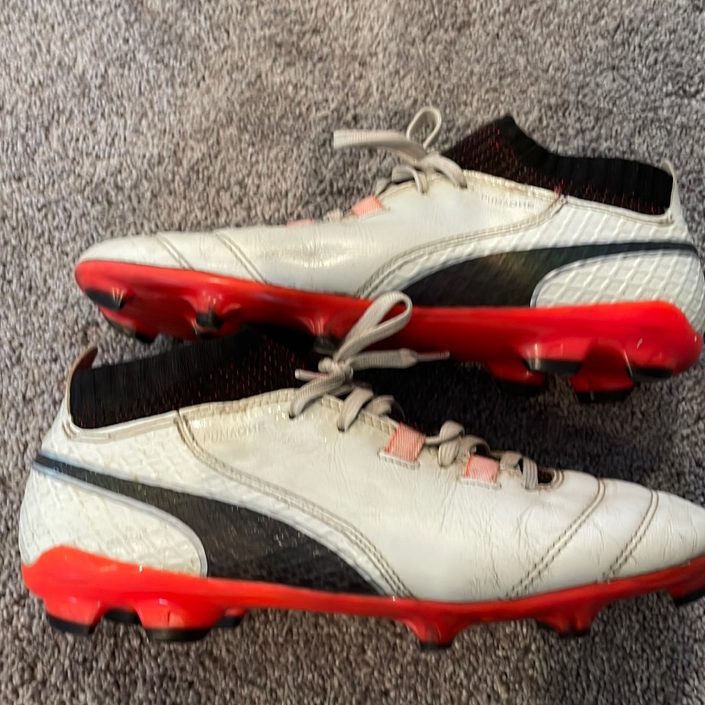 Puma one leather soccer cleats size 6